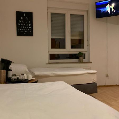 City Studio Am Hauptbahnhof Apartment ไฮล์บรอนน์ ภายนอก รูปภาพ